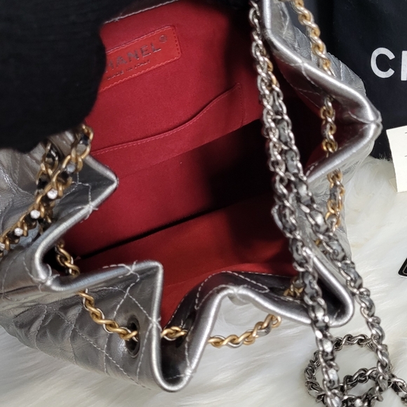 ❌️SOLD❌️ SMALL GABRIELLE SILVER BACKPACK - Picture 4 of 9